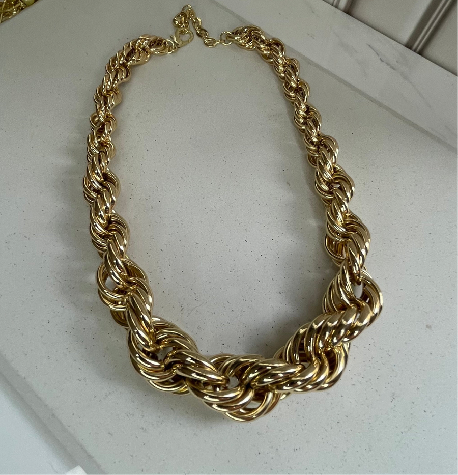 Bold twisted chain necklace